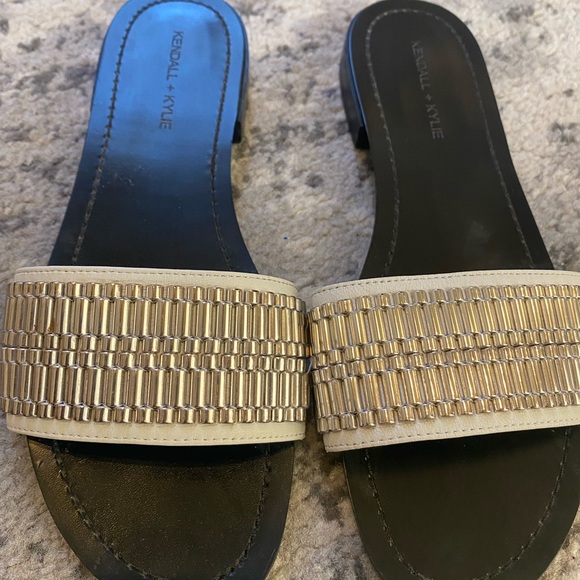 Kendall + Kylie Slip On Sandals - Picture 2 of 5